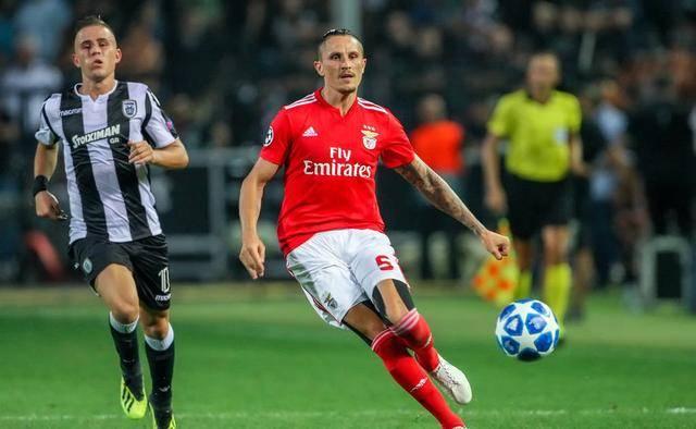 着冷静的感 着冷静的感