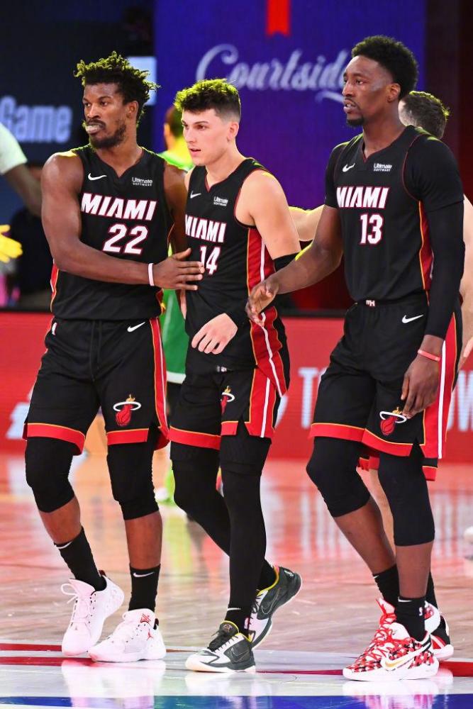 在场上保持 在场上保持